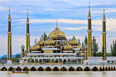 14 Most Beautiful Mosques in the World .